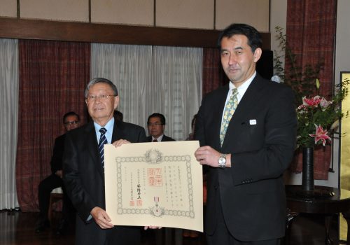 Ex-diretor da Yakult recebe condecoração do Consulado-Geral do Japão